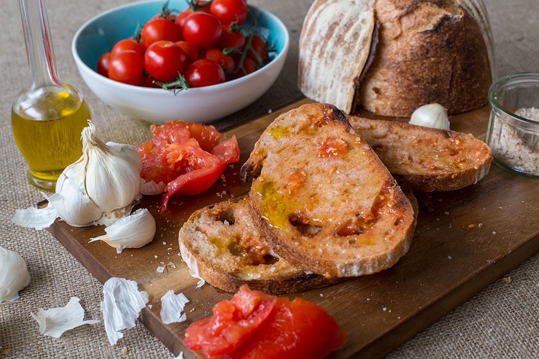 Tomato_Bread_02-1050x699.jpg